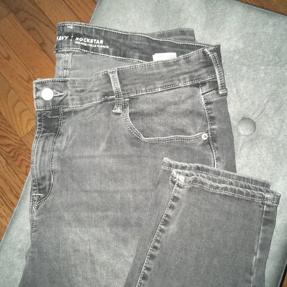 OLD NAVY ROCKSTAR JEANS